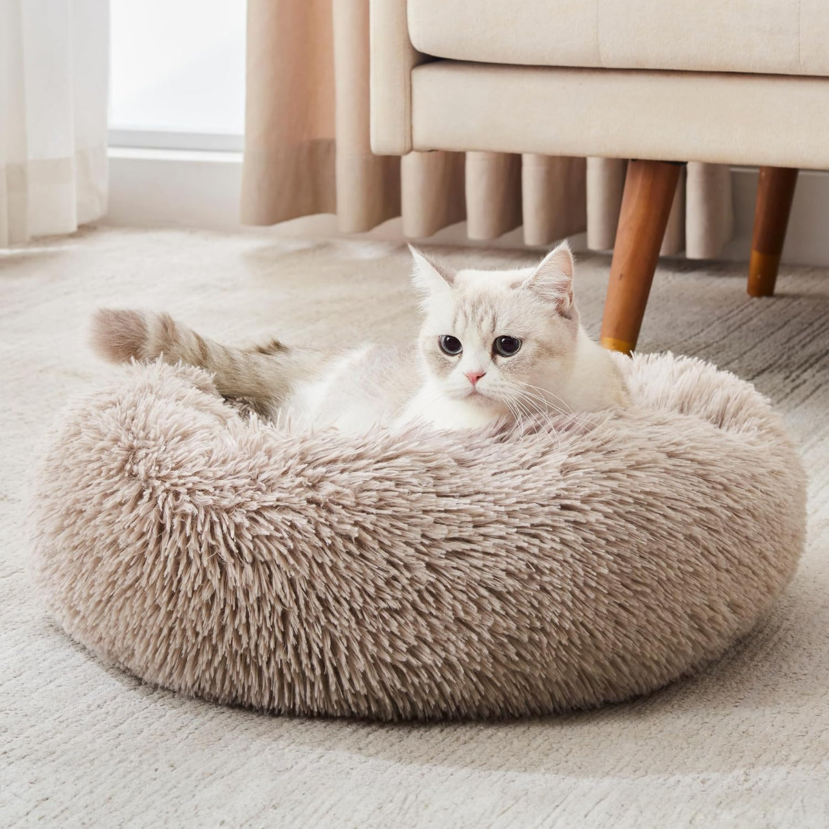 Round soft-fur bed for pets
